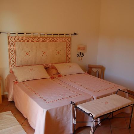 Hotel Aldiola Country Resort Сант'Антонио-ди-Галлура Экстерьер фото