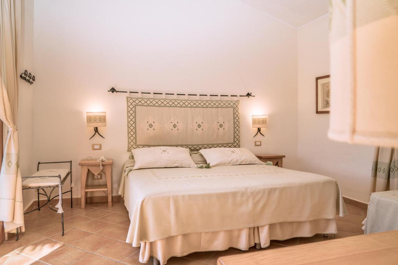 Hotel Aldiola Country Resort Сант'Антонио-ди-Галлура Экстерьер фото