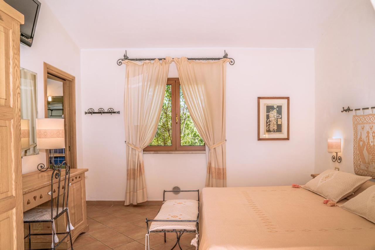 Hotel Aldiola Country Resort Сант'Антонио-ди-Галлура Экстерьер фото