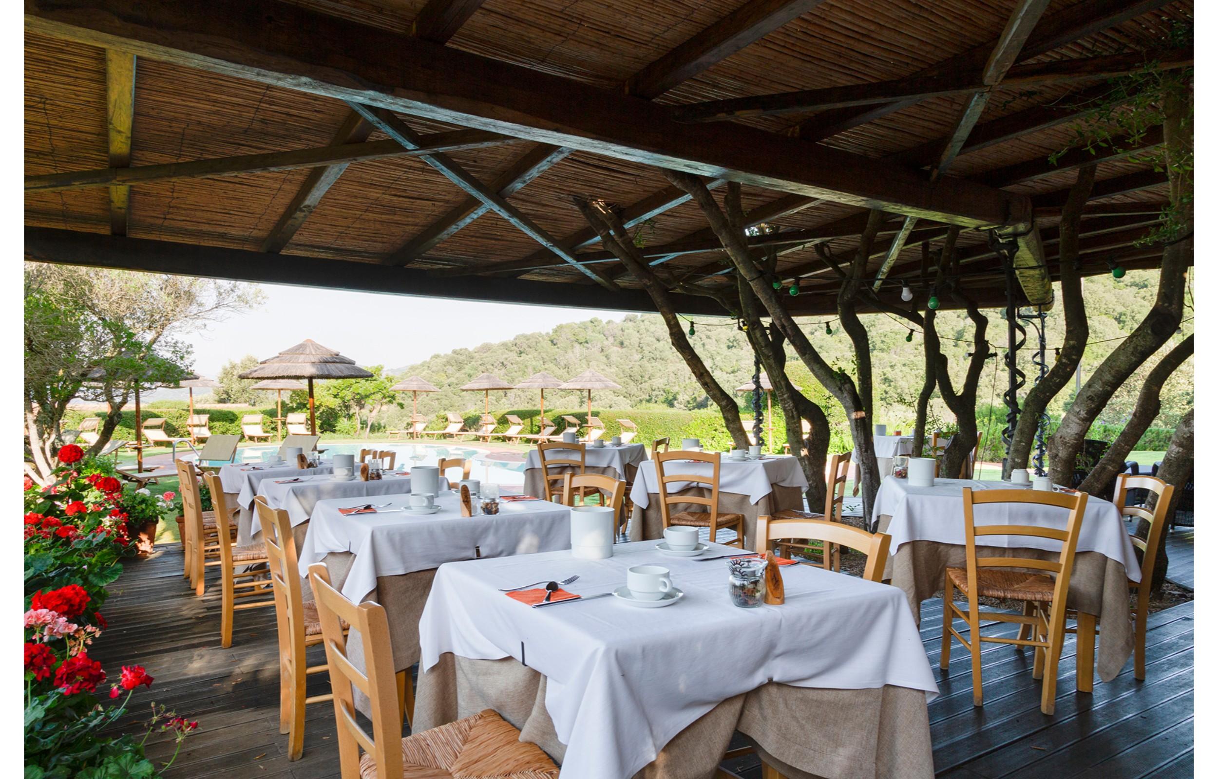 Hotel Aldiola Country Resort Сант'Антонио-ди-Галлура Экстерьер фото