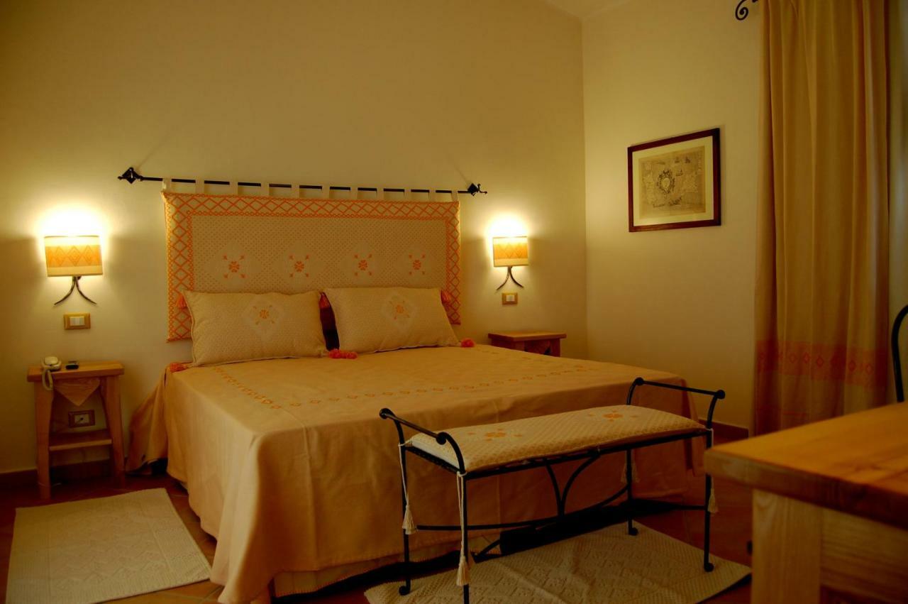 Hotel Aldiola Country Resort Сант'Антонио-ди-Галлура Экстерьер фото